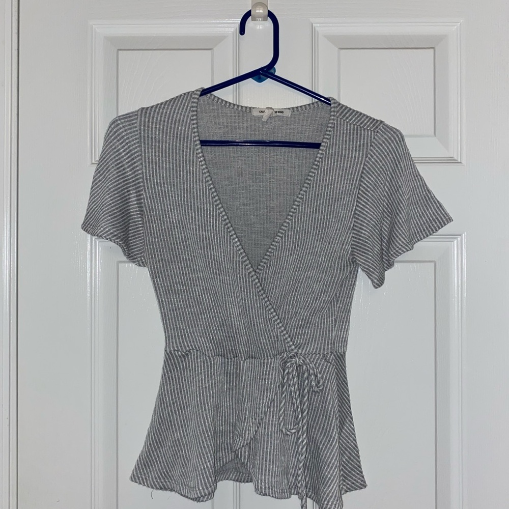 Grey, cute spring top. Size M/L.